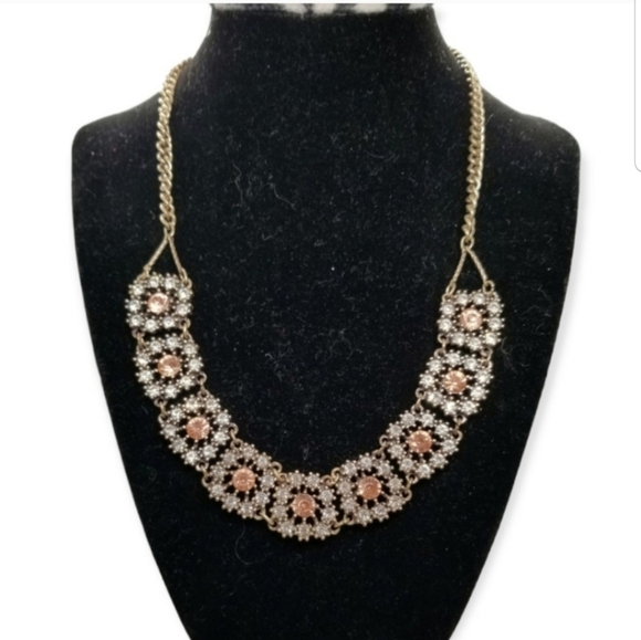 ANTIQUED BRASS NECKLACE WITH PINK & WHITE AUSTRIAN CRYSTAL DETAIL - Picture 1 of 6